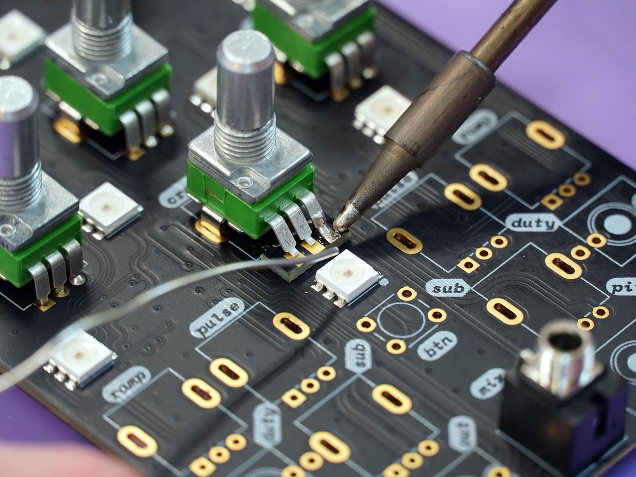 Critical Firmware Flaws in Daktronics Controllers Open Door to Full Root Access