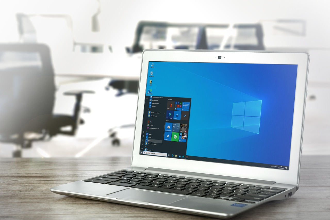 Microsoft's Outlook Copilot Button Bug: A Reminder of AI Feature Sprawl Risks in Enterprise Environments